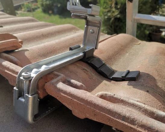 ESDEC ClickFit EVO - Entretoise protection tuile caoutchouc (à utiliser avec crochet (1x crochet 1x entretoise)