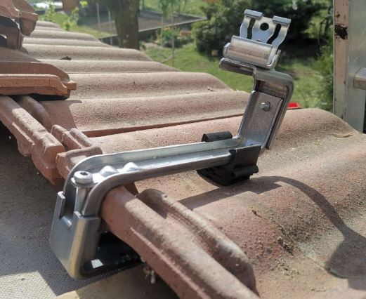 ESDEC ClickFit EVO - Entretoise protection tuile caoutchouc (à utiliser avec crochet (1x crochet 1x entretoise)